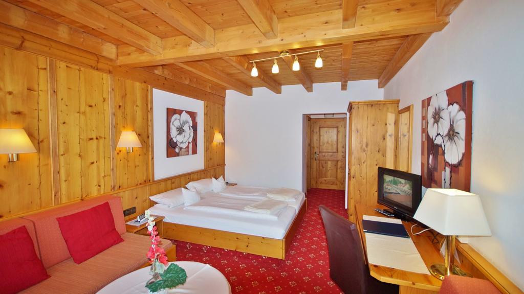Hotel Schwarzenbergs Traube Glottertal Exterior photo