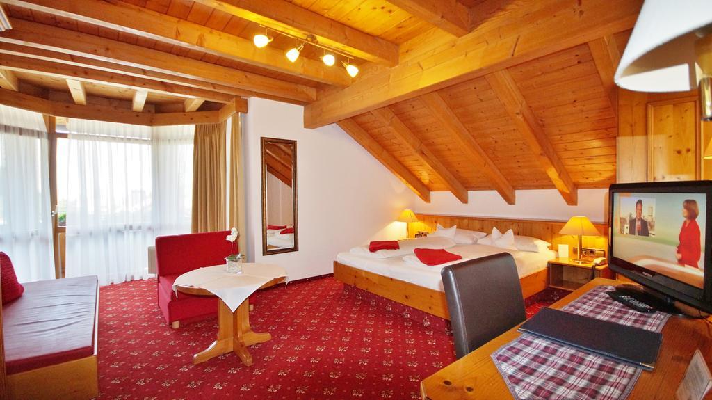 Hotel Schwarzenbergs Traube Glottertal Exterior photo