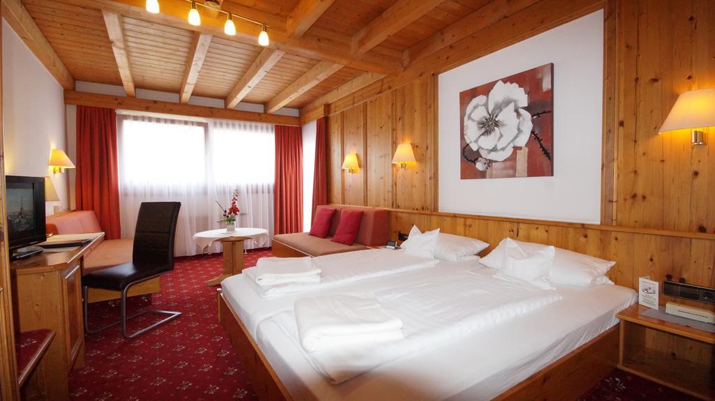 Hotel Schwarzenbergs Traube Glottertal Exterior photo