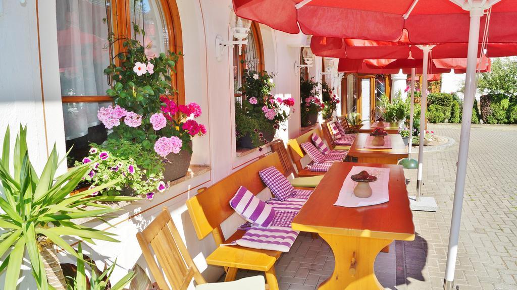 Hotel Schwarzenbergs Traube Glottertal Exterior photo