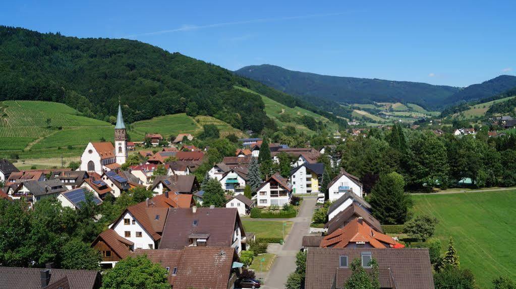 Hotel Schwarzenbergs Traube Glottertal Exterior photo